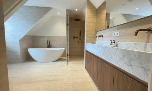 Tegels kiezen voor jouw badkamer: formaten, kleuren en stijlen uitgelegd